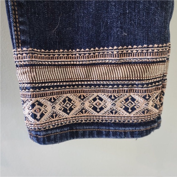 WHBM Straight Crop Embroidered Hem Classic Rise Crop Jeans size 4 - Picture 5 of 12